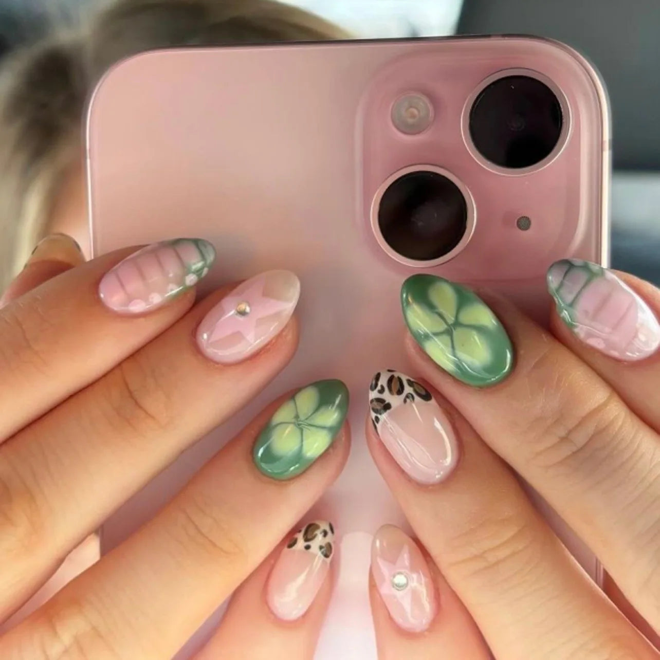 24pcs White Flower Press on Nail Tips