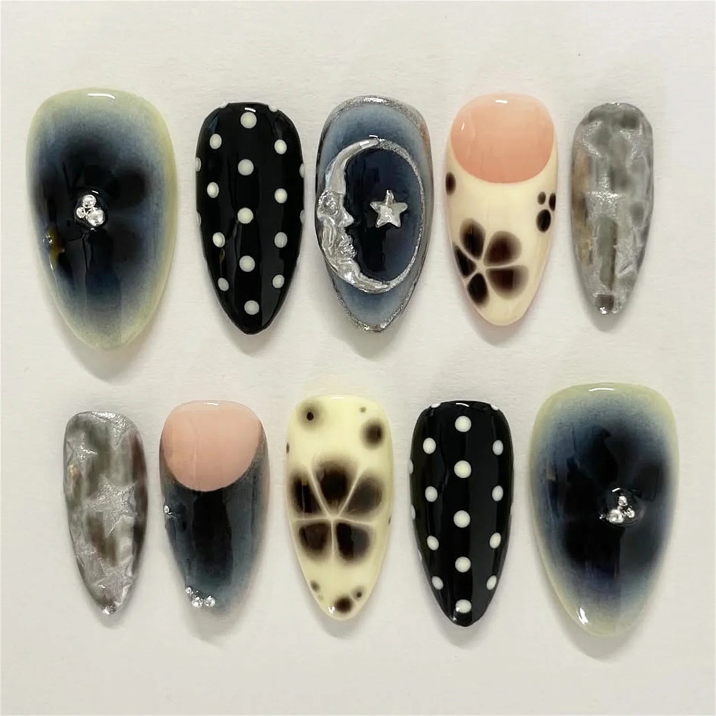 24pcs White Flower Press on Nail Tips