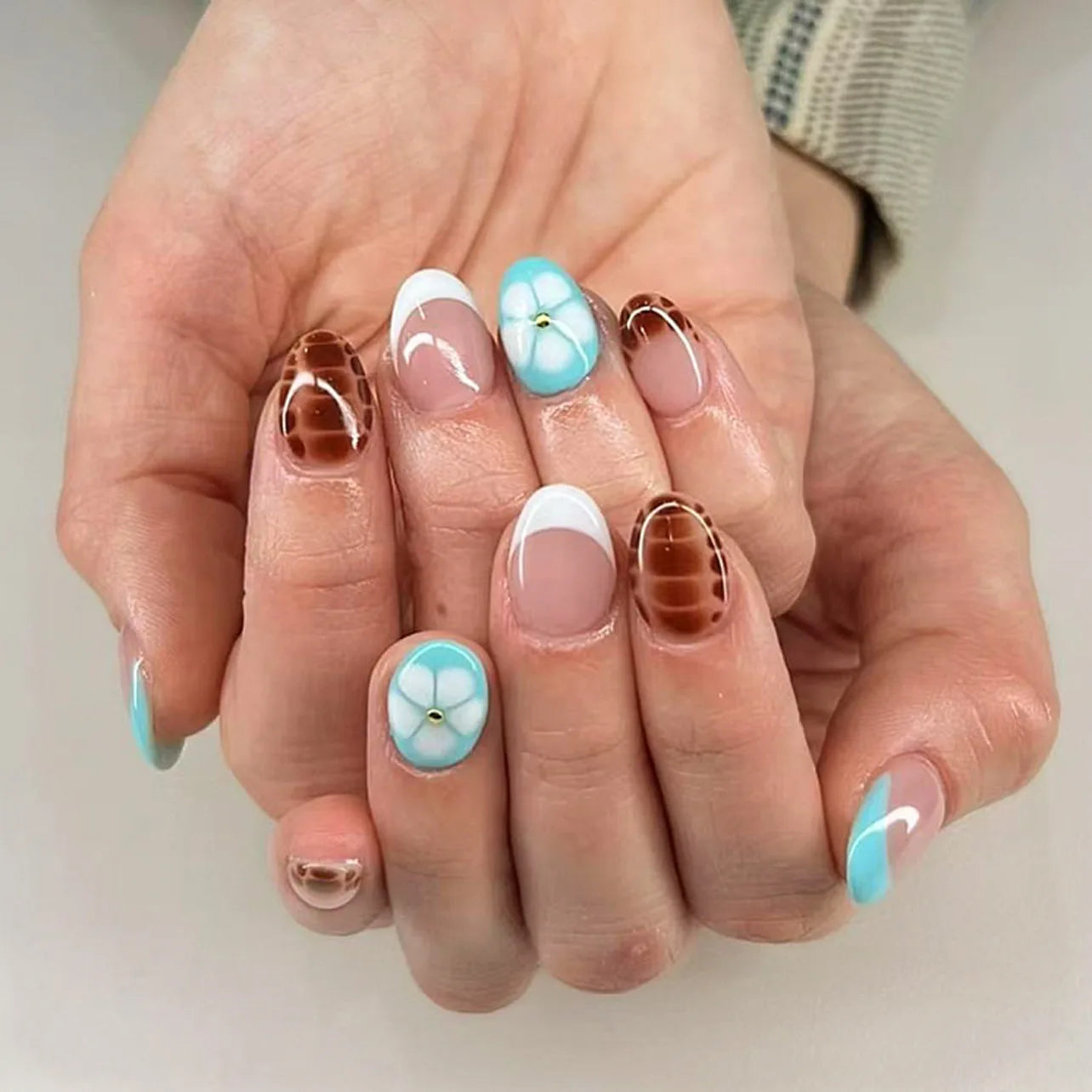 24pcs White Flower Press on Nail Tips