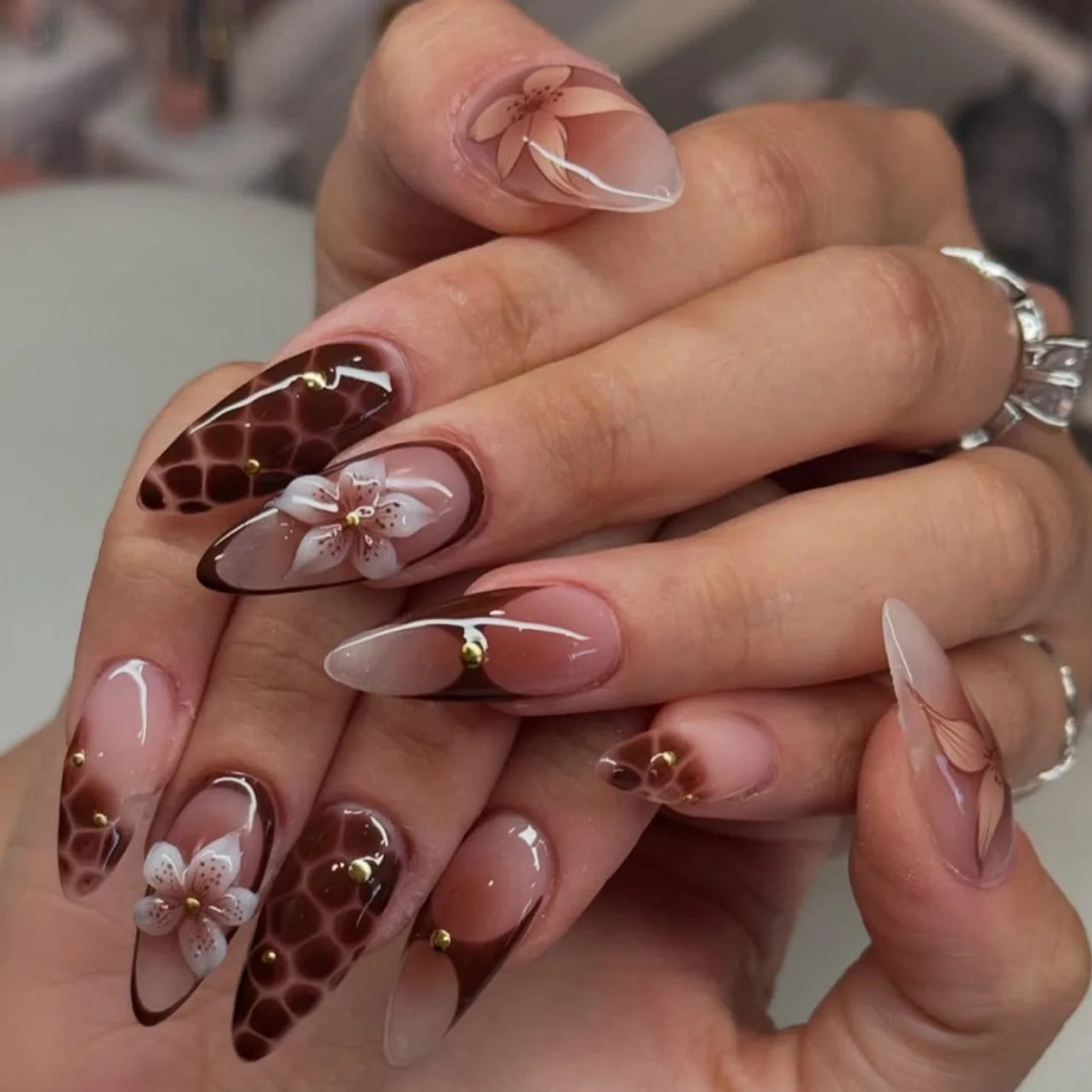 24pcs White Flower Press on Nail Tips
