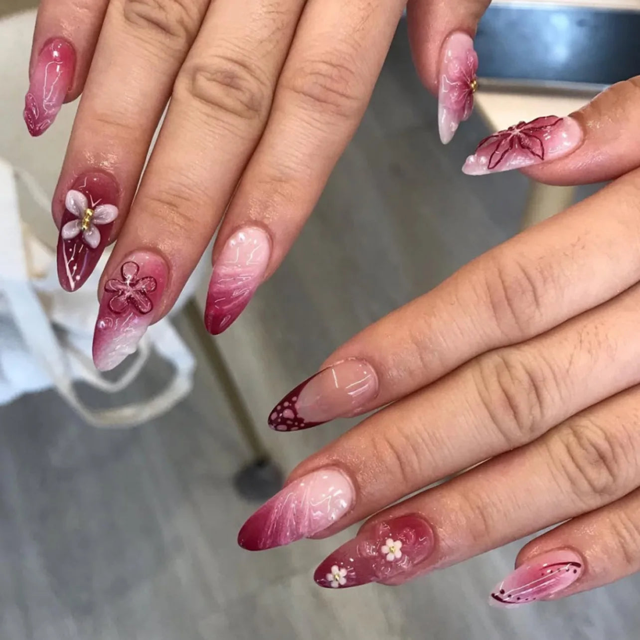 24pcs White Flower Press on Nail Tips