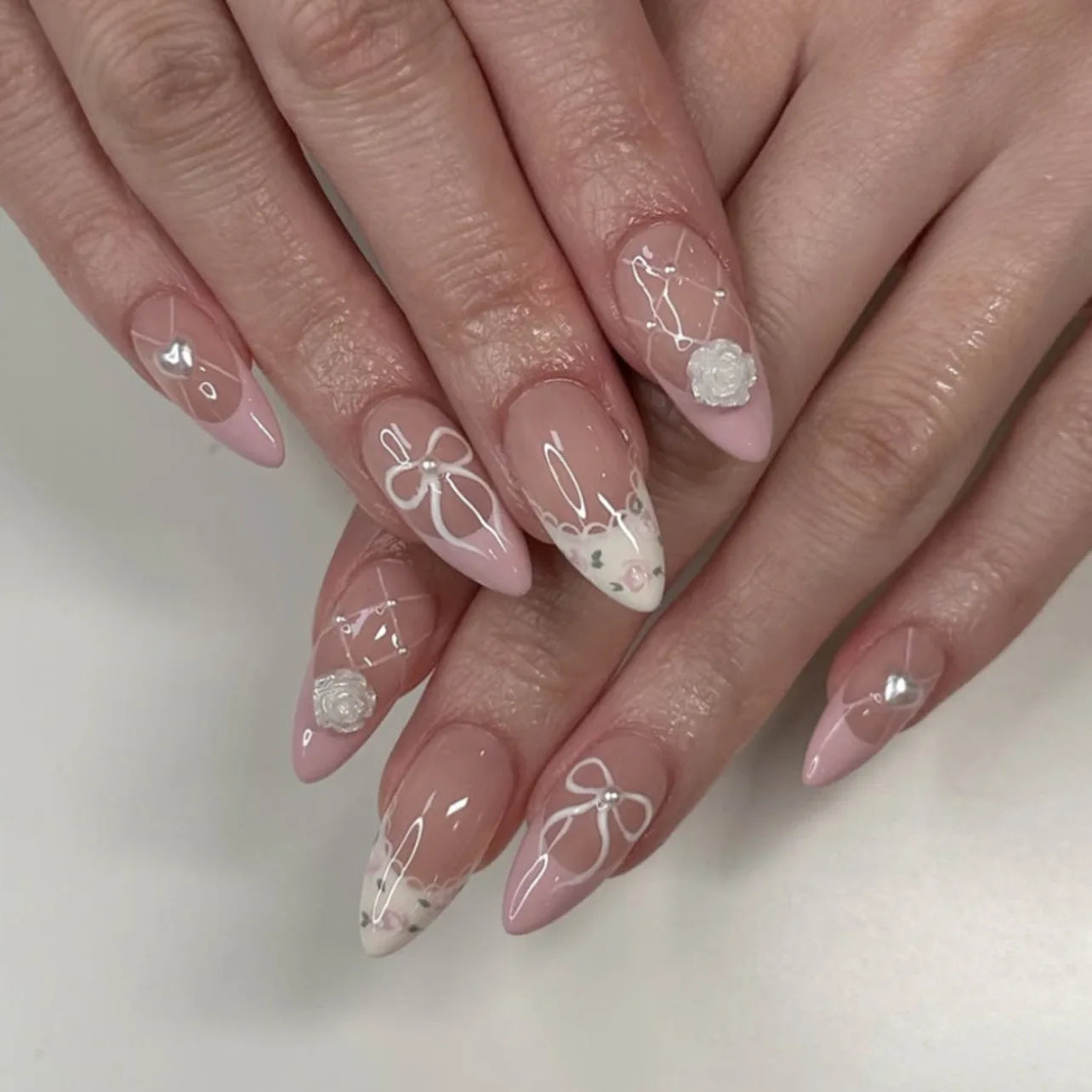 24pcs White Flower Press on Nail Tips