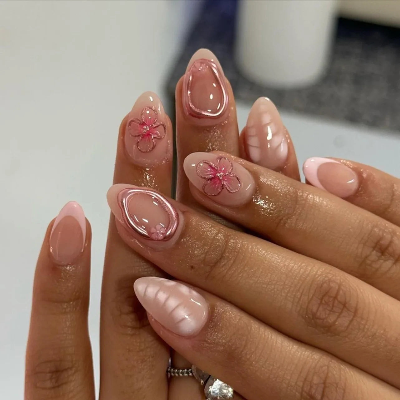 24pcs White Flower Press on Nail Tips