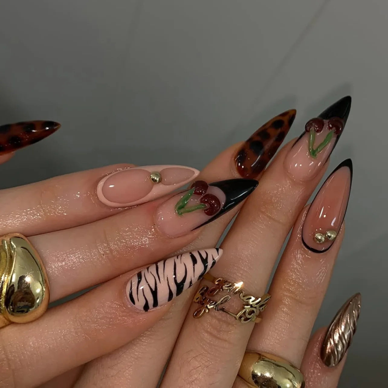 24pcs White Flower Press on Nail Tips
