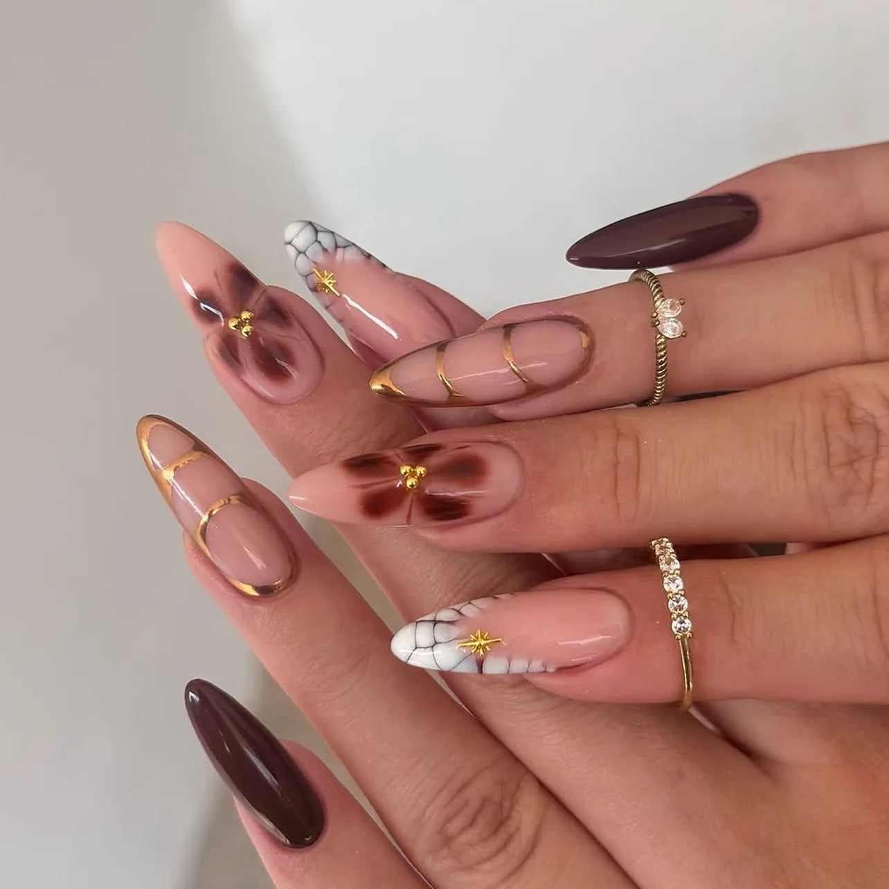 24pcs White Flower Press on Nail Tips